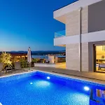Apartment Luxurious In *