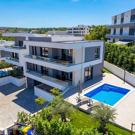 Luxurious In Apartment