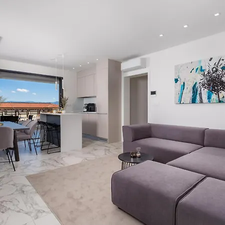 Apartment Luxurious In